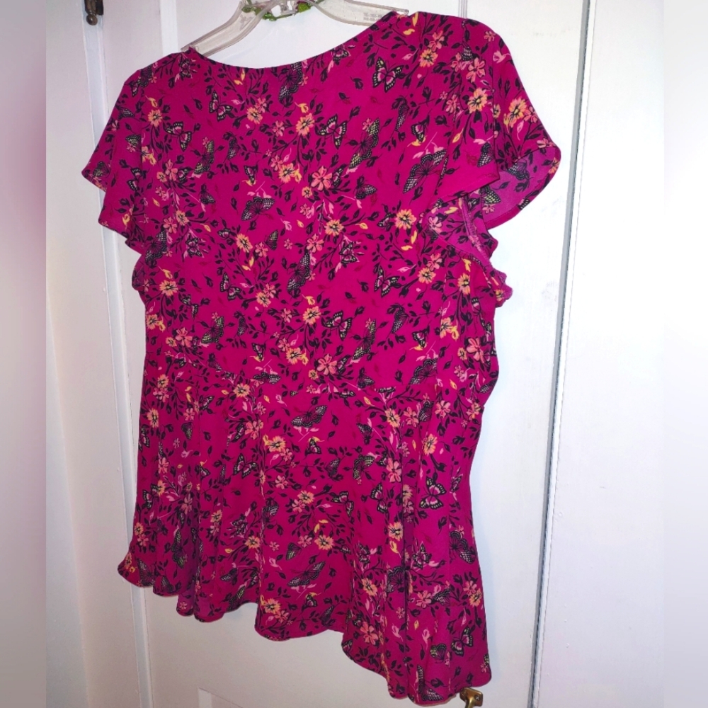 Torrid Raspberry Pink Floral Flowy Blouse + Gift - Picture 8 of 16